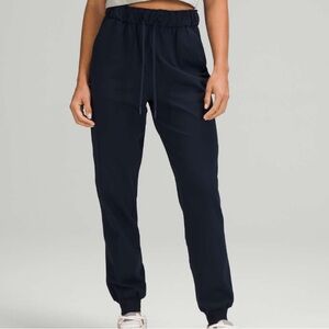 Lululemon Stretch High-Rise Jogger *Full Length
True Navy size 2